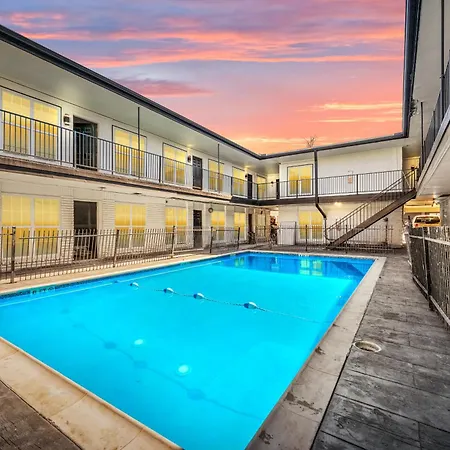 Appartement Warm Heights 2Br With Pool & Free Parking